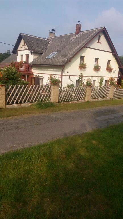 U Tri Kocek Hotel Jablonne v Podjestedi Exterior photo